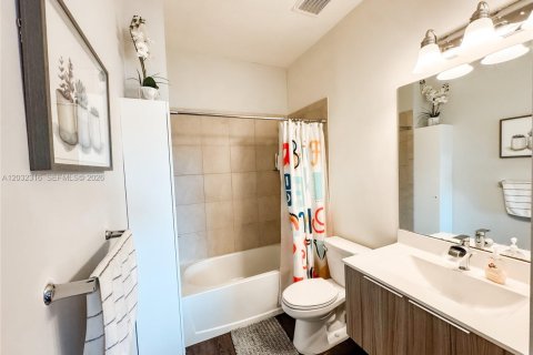 Condominio en alquiler en Doral, Florida, 3 dormitorios, 124.95 m2 № 2146510 - foto 18