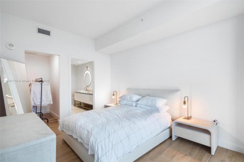 Condo in Miami, Florida, 2 bedrooms  № 1940257 - photo 7