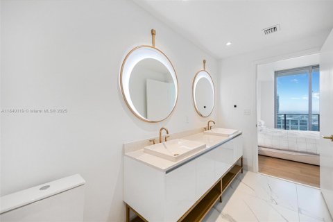 Condo in Miami, Florida, 2 bedrooms  № 1940257 - photo 11