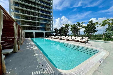 Condo in Miami, Florida, 2 bedrooms  № 1940257 - photo 24