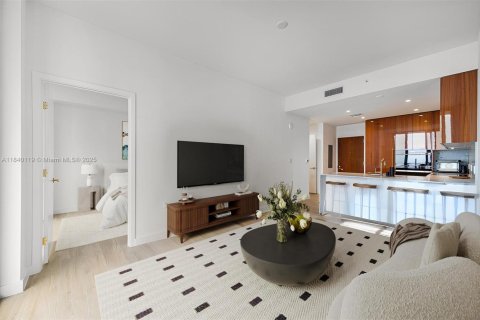 Condo in Miami, Florida, 2 bedrooms  № 1940257 - photo 6