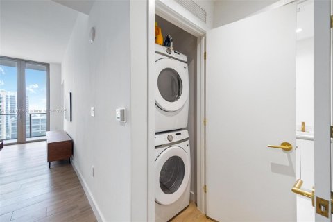 Condo in Miami, Florida, 2 bedrooms  № 1940257 - photo 17