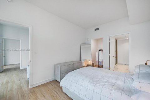 Condo in Miami, Florida, 2 bedrooms  № 1940257 - photo 9