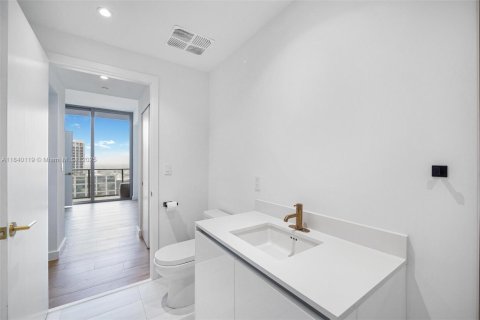 Condo in Miami, Florida, 2 bedrooms  № 1940257 - photo 16