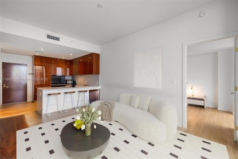 Condo in Miami, Florida, 2 bedrooms  № 1940257 - photo 5