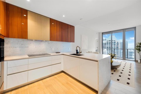 Condo in Miami, Florida, 2 bedrooms  № 1940257 - photo 2