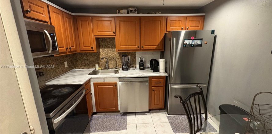 Condominio en Lauderhill, Florida, 2 dormitorios  № 1939348