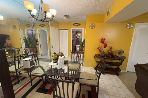 Condominio en venta en Lauderhill, Florida, 2 dormitorios, 90.3 m2 № 1939348 - foto 9