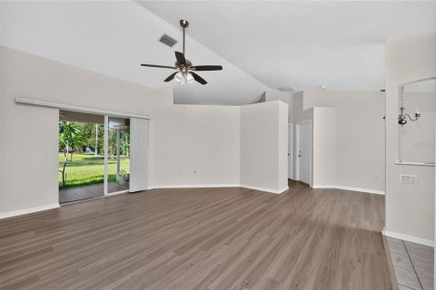 Casa en venta en North Port, Florida, 3 dormitorios, 120.31 m2 № 2221386 - foto 5