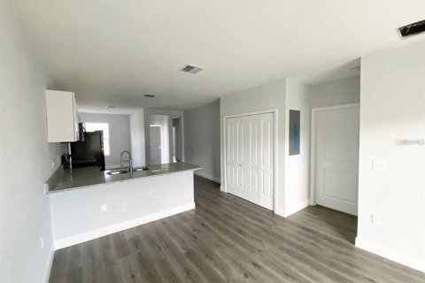 Apartment in Port Charlotte, Florida 3 bedrooms, 107.95 sq.m. № 1540864 - photo 3