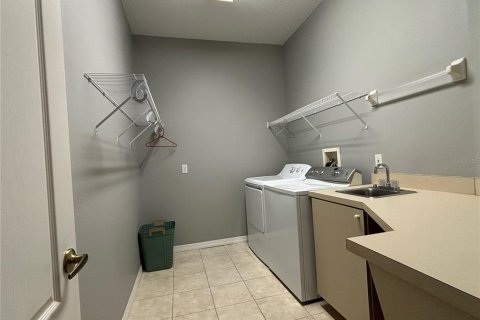 Adosado en venta en Clermont, Florida, 3 dormitorios, 264.21 m2 № 2108217 - foto 16
