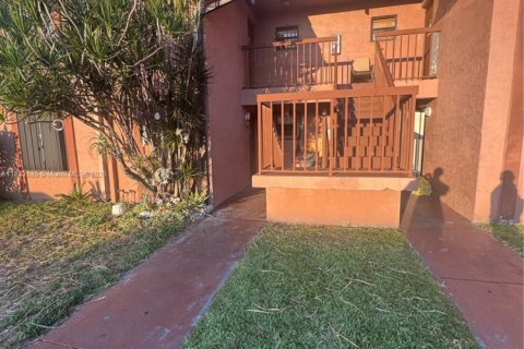 Condo in Hialeah, Florida, 2 bedrooms  № 1788747 - photo 1