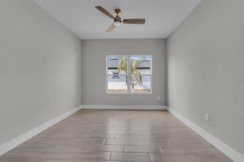 House in Palm Bay, Florida 3 bedrooms, 204.38 sq.m. № 2231493 - photo 11