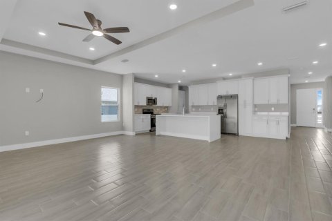 House in Palm Bay, Florida 3 bedrooms, 204.38 sq.m. № 2231493 - photo 5