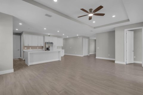 House in Palm Bay, Florida 3 bedrooms, 204.38 sq.m. № 2231493 - photo 9