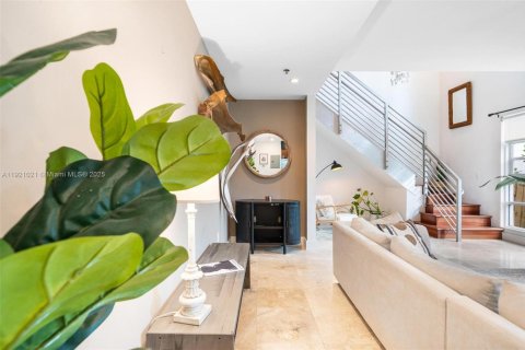 Condo in Miami Beach, Florida, 2 bedrooms  № 1974195 - photo 1