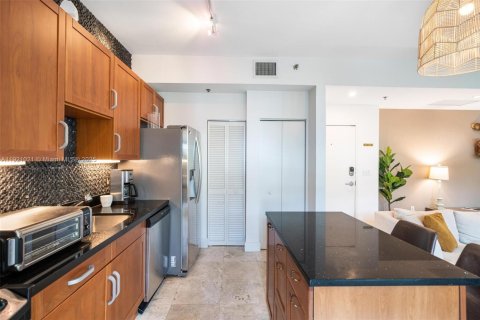 Condo in Miami Beach, Florida, 2 bedrooms  № 1974195 - photo 8