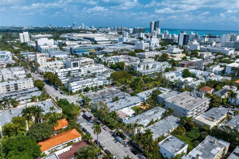 Condo in Miami Beach, Florida, 2 bedrooms  № 1974195 - photo 16