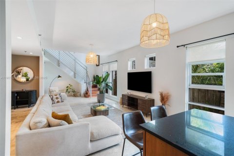 Condo in Miami Beach, Florida, 2 bedrooms  № 1974195 - photo 3