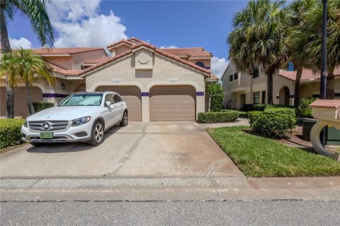 Condo in Tampa, Florida, 2 bedrooms  № 1856541 - photo 1