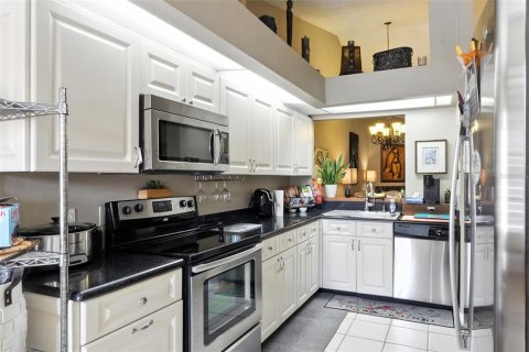 Condo in Tampa, Florida, 2 bedrooms  № 1856541 - photo 9