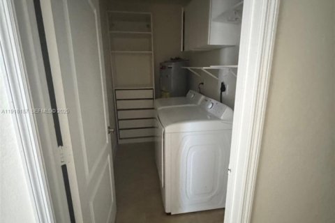 Снять в аренду виллу или дом в Майами, Флорида 4 спальни, 185.8м2, № 1973878 - фото 16