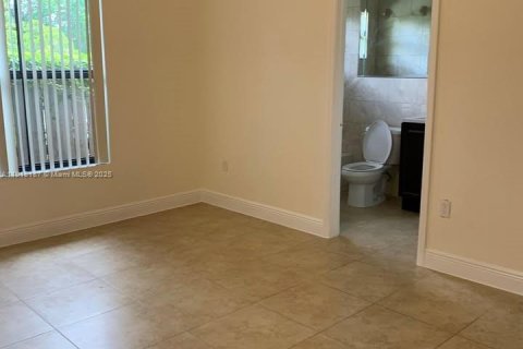 Снять в аренду виллу или дом в Майами, Флорида 4 спальни, 185.8м2, № 1973878 - фото 6