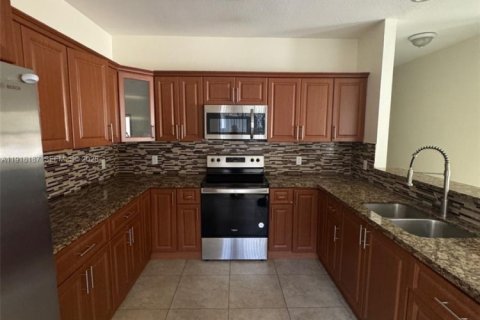 Снять в аренду виллу или дом в Майами, Флорида 4 спальни, 185.8м2, № 1973878 - фото 15