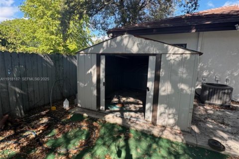 Снять в аренду виллу или дом в Майами, Флорида 4 спальни, 185.8м2, № 1973878 - фото 13