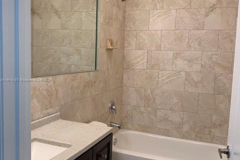 Снять в аренду виллу или дом в Майами, Флорида 4 спальни, 185.8м2, № 1973878 - фото 3