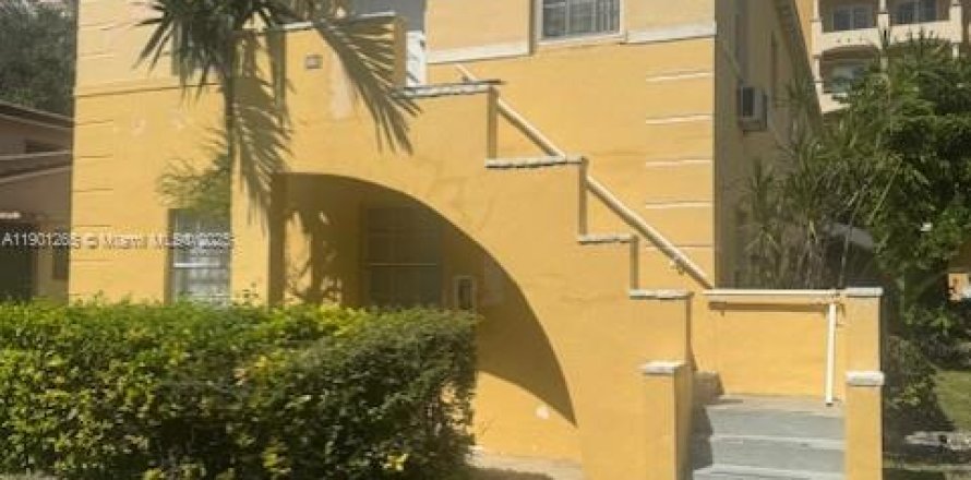 Apartamento en Coral Gables, Florida 2 dormitorios, 272.76 m2 № 1953438