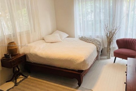 House in Miami, Florida 3 bedrooms, 142.88 sq.m. № 1799523 - photo 15