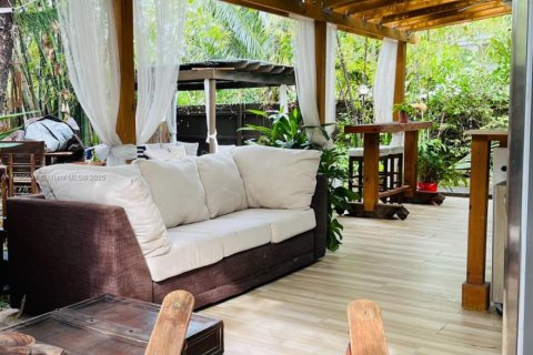 House in Miami, Florida 3 bedrooms, 142.88 sq.m. № 1799523 - photo 24