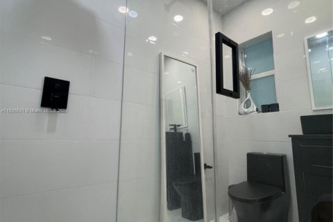 House in Miami, Florida 3 bedrooms, 142.88 sq.m. № 1799523 - photo 20