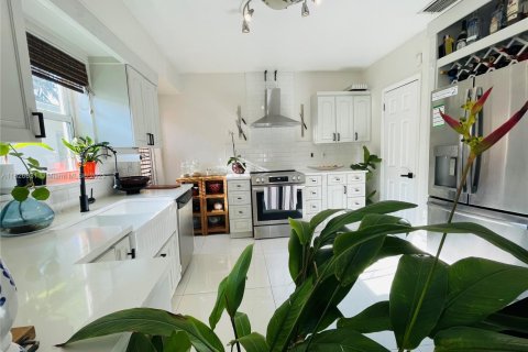 House in Miami, Florida 3 bedrooms, 142.88 sq.m. № 1799523 - photo 9