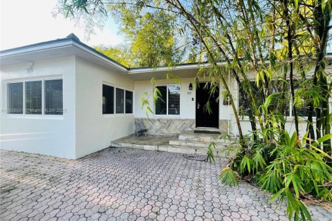 House in Miami, Florida 3 bedrooms, 142.88 sq.m. № 1799523 - photo 1