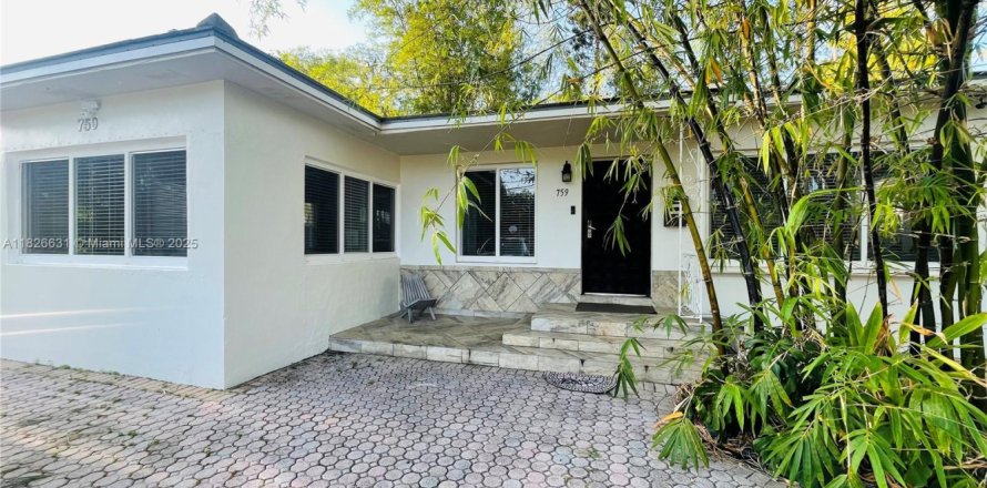 House in Miami, Florida 3 bedrooms, 142.88 sq.m. № 1799523