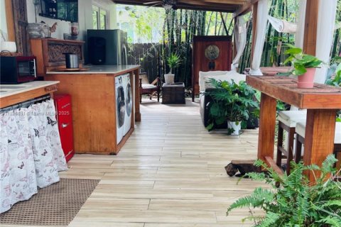 House in Miami, Florida 3 bedrooms, 142.88 sq.m. № 1799523 - photo 25