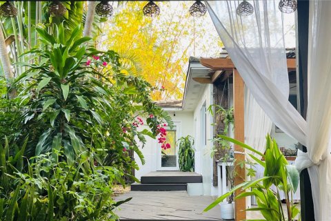 House in Miami, Florida 3 bedrooms, 142.88 sq.m. № 1799523 - photo 23
