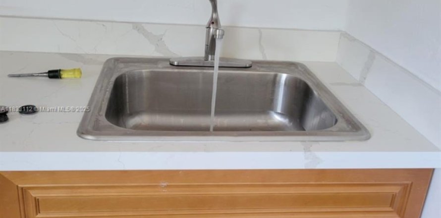 Appartement à Florida City, Floride 2 chambres, 349.96 m2 № 1814334