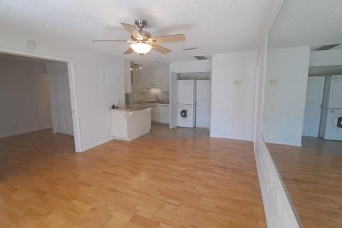 Condominio en alquiler en West Palm Beach, Florida, 2 dormitorios, 74.32 m2 № 1174463 - foto 1