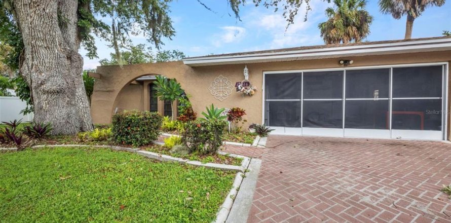 Casa en Port Charlotte, Florida 3 dormitorios, 145.86 m2 № 1915176