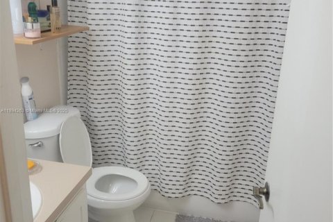 Appartement à louer à Hialeah, Floride: 1 chambre, 82.03 m2 № 1946079 - photo 2