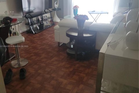 Appartement à louer à Hialeah, Floride: 1 chambre, 82.03 m2 № 1946079 - photo 9