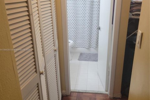 Appartement à louer à Hialeah, Floride: 1 chambre, 82.03 m2 № 1946079 - photo 12