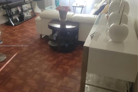Appartement à louer à Hialeah, Floride: 1 chambre, 82.03 m2 № 1946079 - photo 1