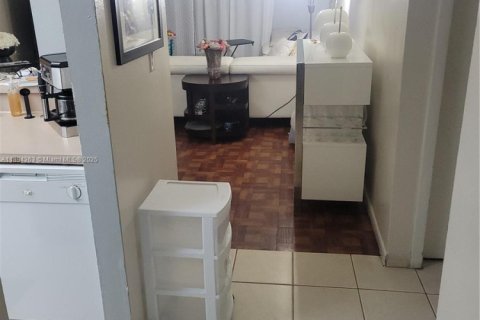 Appartement à louer à Hialeah, Floride: 1 chambre, 82.03 m2 № 1946079 - photo 11