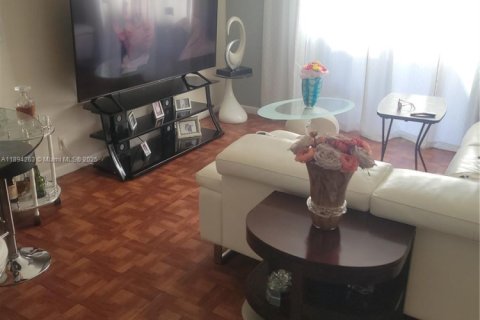 Appartement à louer à Hialeah, Floride: 1 chambre, 82.03 m2 № 1946079 - photo 5