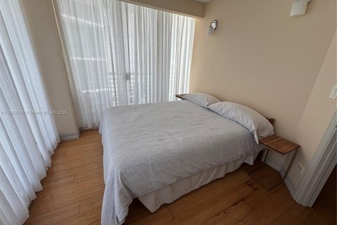 Condo in Hollywood, Florida, 1 bedroom  № 2035249 - photo 5