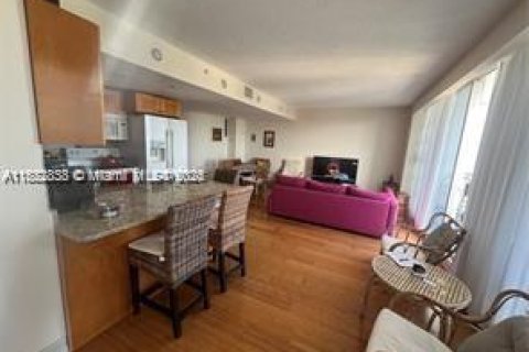 Condo in Hollywood, Florida, 1 bedroom  № 2035249 - photo 2